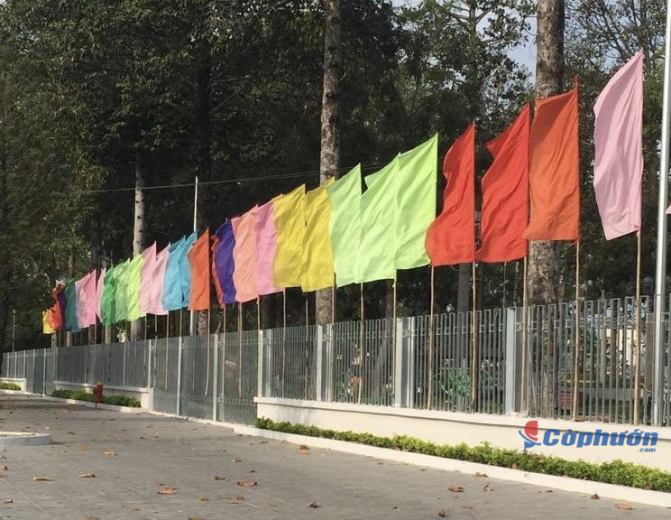 cờ phướn nhiều màu